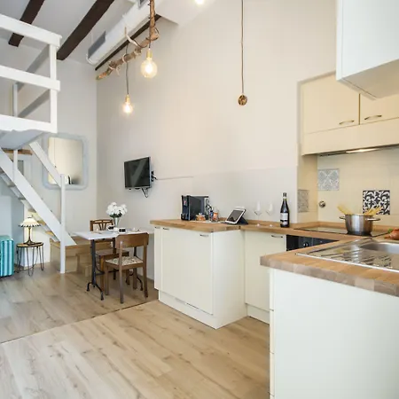 33 By Solutions Apartman
